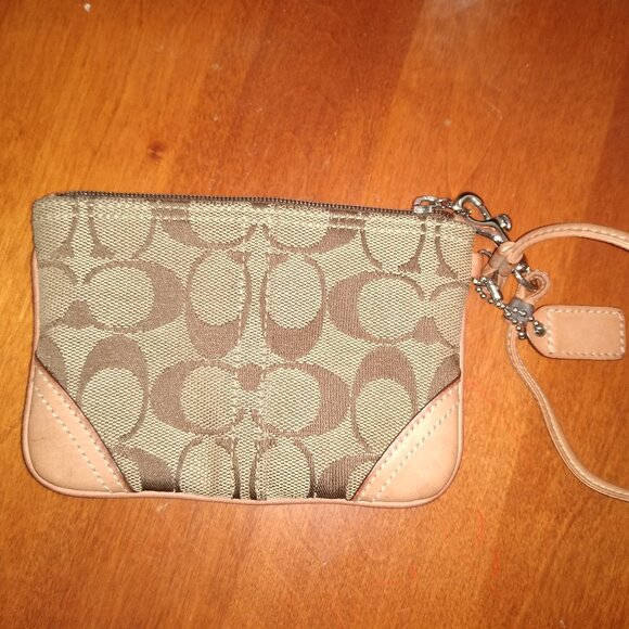 Coach Corner Zip Wristlet in Signature Canvas - Picture 3 of 9